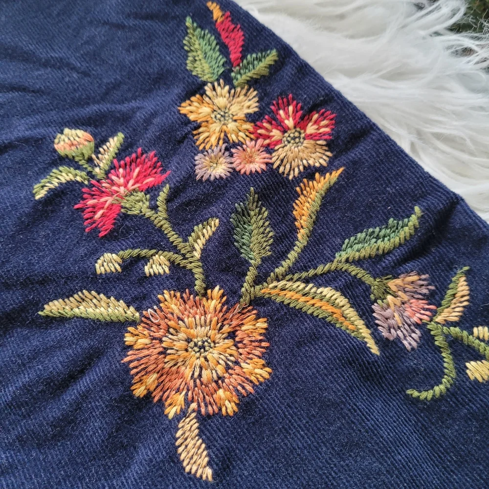 Floral embroidered corduroy skirt - Picture 6 of 9